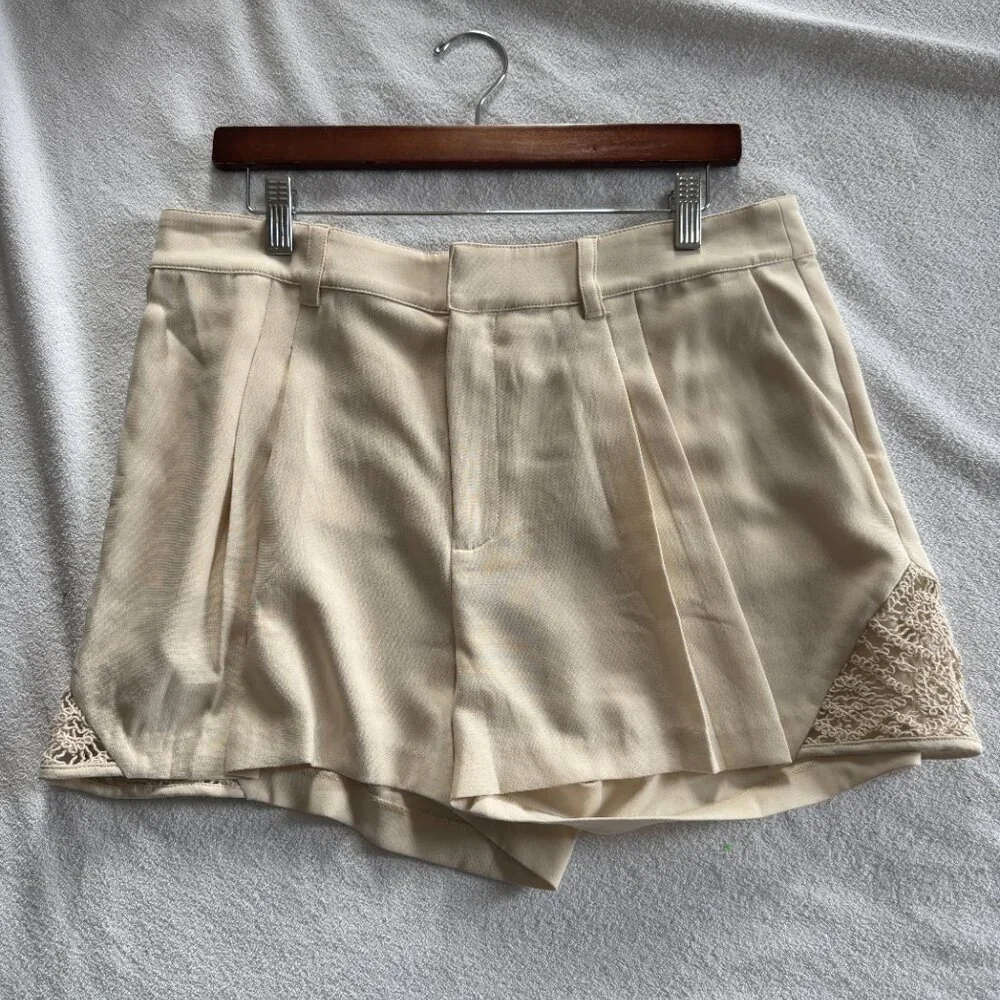 $345 NWOT Cinq A Sept Crochet Lace Corinna Plaster Shorts Pleated - Picture 3 of 6